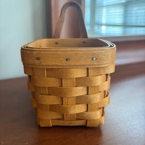 LONGABERGER Small Signed Basket for Hanging.  4 x 4 Inches. 2000. Made In USA